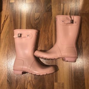 Baby pink hunter boots